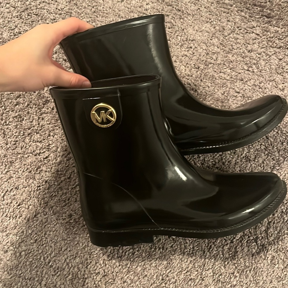 Super cute MK rain boots. Size 10… Worn once